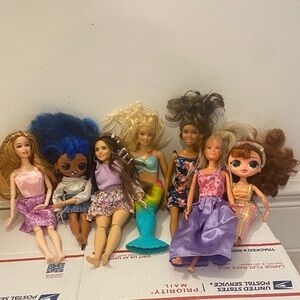 5 pound bundle of 21 Dolls good condition see pictures